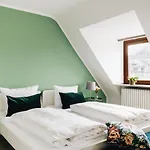 Apollo Apartments